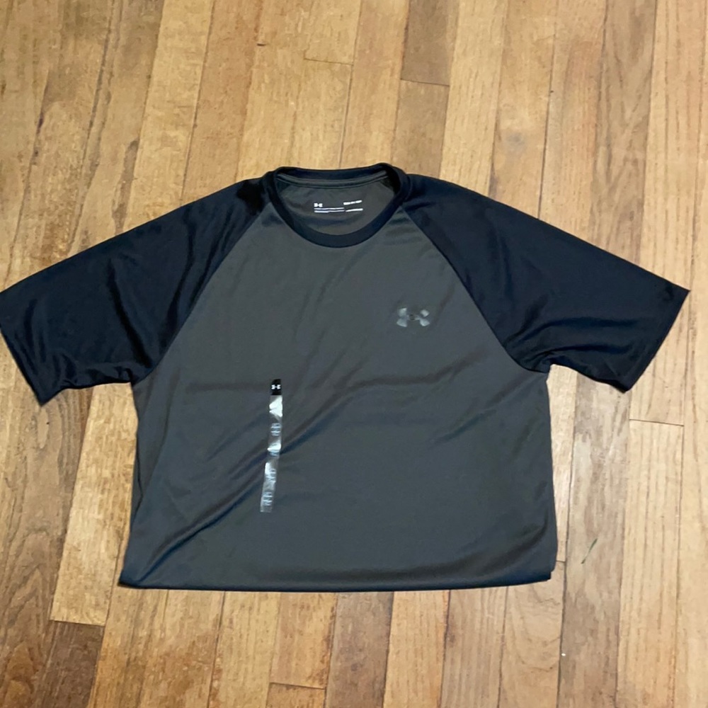 Dark green and black small under armor heat gear shirt stretchy.